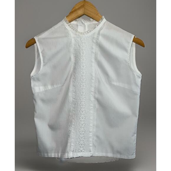 Vtg 50s 60s White Lace Trim Blouse Front Embroidered Design Back Button Sz S - Picture 1 of 7